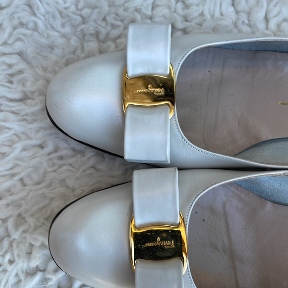 Salvatore Ferragamo Bow Low Heel Shoes.
Size 9 AA - Picture 9 of 9